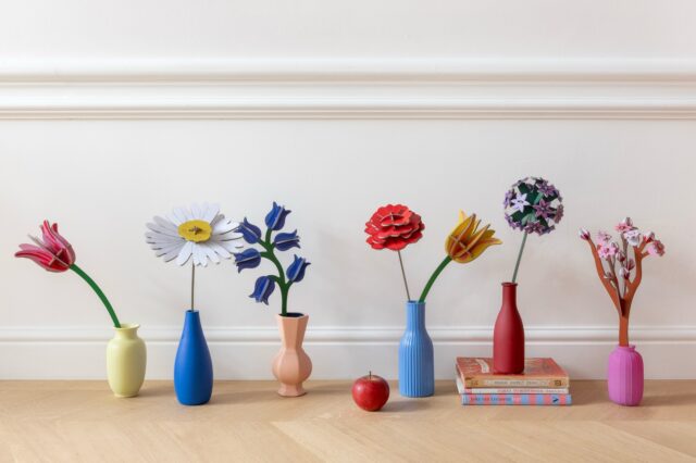 Spring is unfolding with our new flower series. Each piece stands on its own, and can be combined together in a bouquet. 

Have fun mixing, matching, composing -  like in a flower shop! 

Available per April.