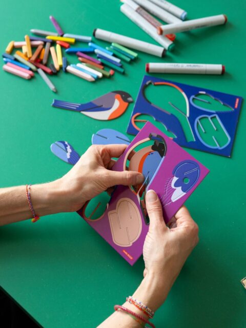 A small creative moment: pop out and assemble! It takes less than 5 minutes after which you have your beautiful wall decor to hang!
