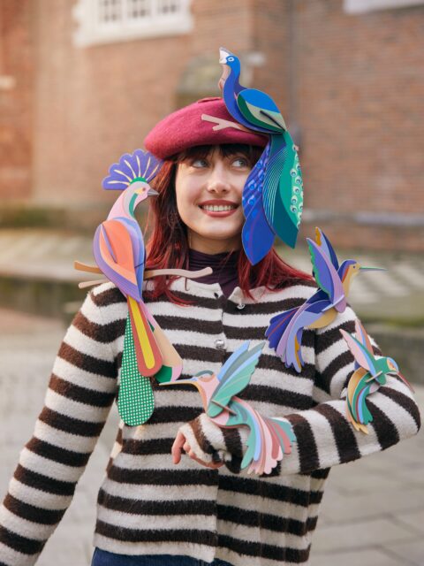Imagine a few colourful birds landing on you! Wouldn’t that bring a smile to your face? 

Art direction @styliness 
Photographer @rolindawindhorst
